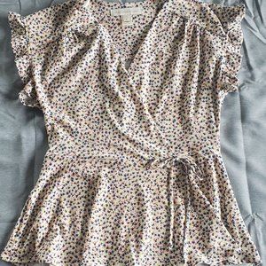 Flutter V-neck crop flutter blouse